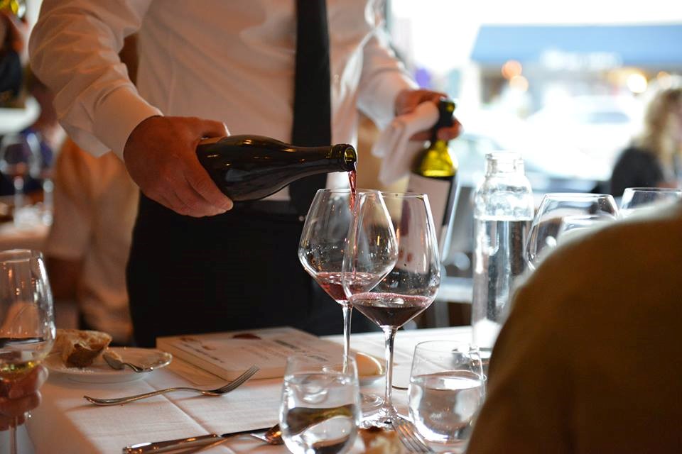 КАК ОТСТИРАТЬ ПЯТНА от сока, крови, вина, пива, шампанского, травы, жвачки, томата, соусов, рыбы, консервов, ржавчины, йода, помады, яблок, малины, черешни, духов, губной помады, чернильные пятна, пятна от растительного масла, пятна жира