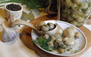 Быстрые маринованные шампиньоны простой вкусный рецепт