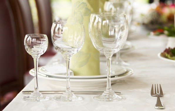 Как правильно сервировать стол?