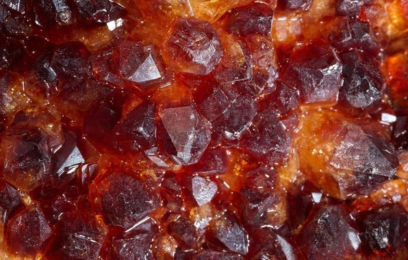 Каким знакам зодиака стоит носить янтарные украшения