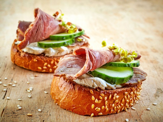 Zapechenny j hleb s chesnokom