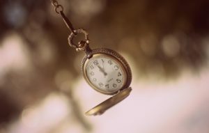 Почему не стоит дарить часы примета