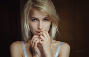 Стрижки на короткие и средние волосы: ретро, ​​«классика» и легкая небрежность!