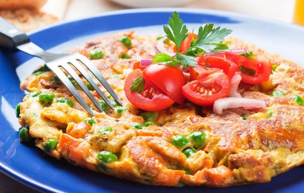 Омлет на завтрак — подборка простых и вкусных рецептов