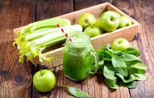 8 полезных продуктов, которые очищают наш организм сельдерей